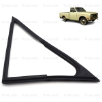 ยางสามเหลี่ยมขอบกระจก ข้างขวา 1 ชิ้น สีดำ สำหรับ Datsun/Nissan 1300 521 521 ปี 1966-1972